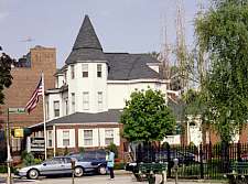 The Simonson Funeral Home at the southeasterly corner of Lefferts Boulevard and Hillside Avenue in Richmond Hill. 
