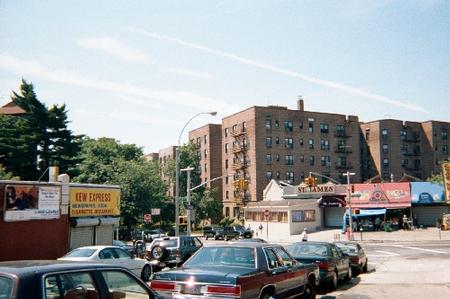 Looking south to Metropolitan Avenue and 118th Street from 83rd Avenue, Kew Gardens, NY.