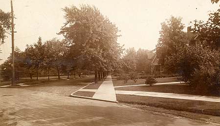 Looking south down Church (118th) Street from Metropolitan Avenue in Kew Gardens, NY.